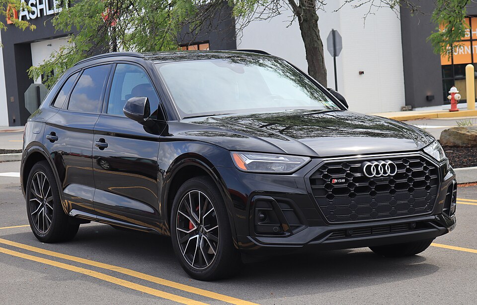 2022 Audi SQ5 3.0T Quattro Premium Plus in Mythos Black Metallic, front right, 08-16-2026