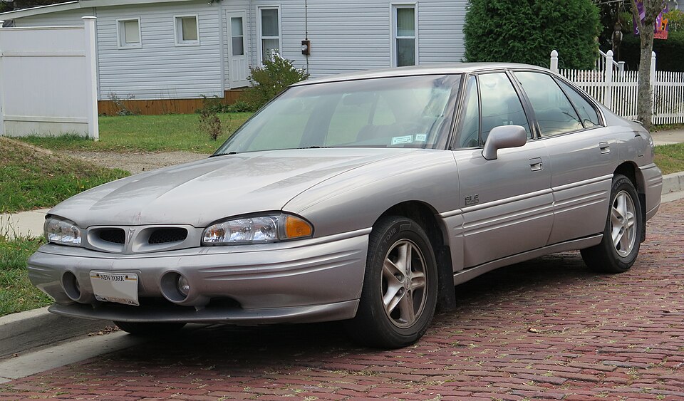 1998 Pontiac Bonneville in Galaxy Silver Metallic, front left, 10-11-2025
