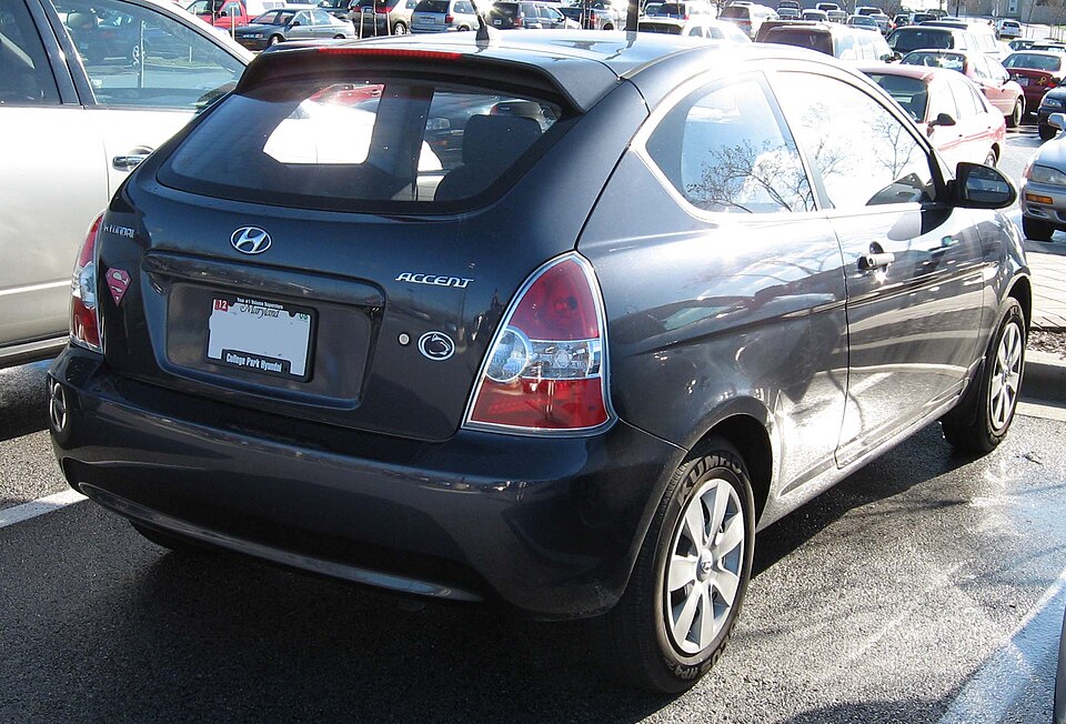07-Hyundai-Accent-hatch-2