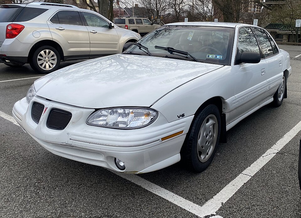 1998 Pontiac Grand Am SE in Arctic White, front left, 04-01-2022