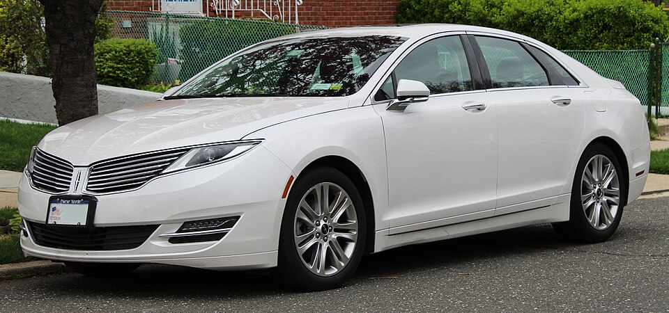 2016 Lincoln MKZ 2.0L AWD front 4.22.19