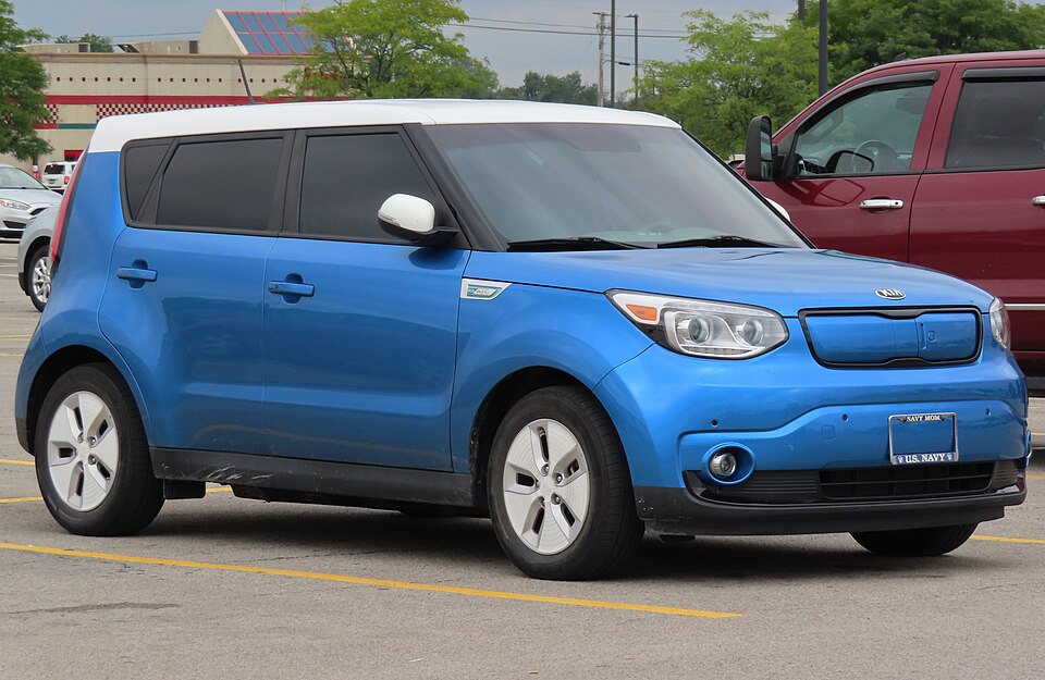 2016 Kia Soul EV +, front right, 08-25-2023