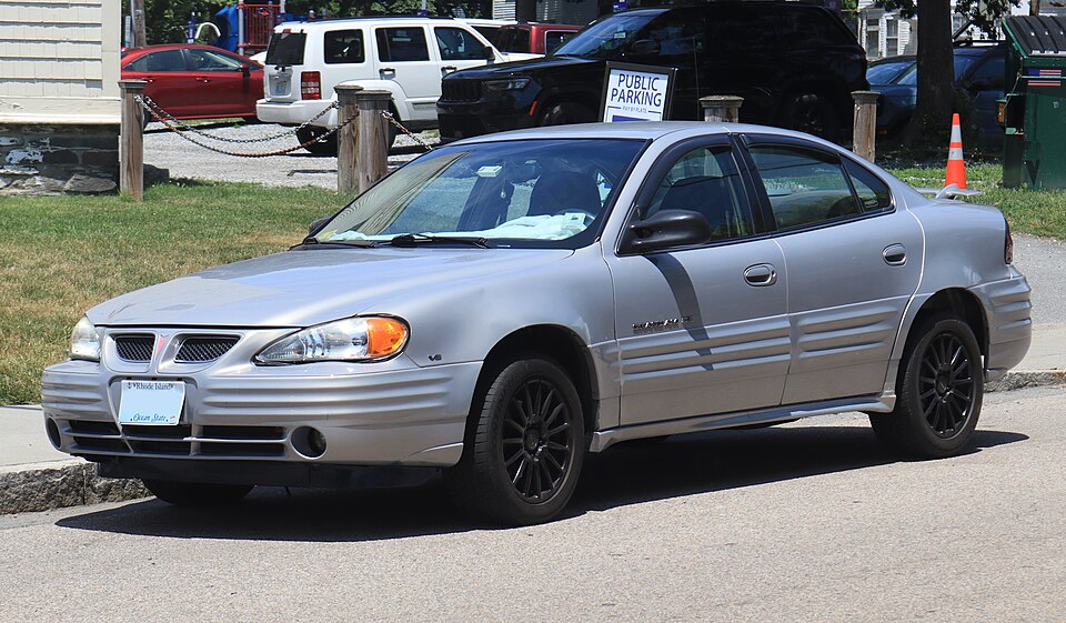 2000 Pontiac Grand Am SE2 in Silvermist Metallic, front left, 07-04-2026