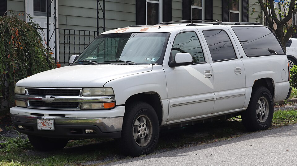 2002 Chevrolet Suburban 1500 LS in Summit White, front left, 09-19-2026