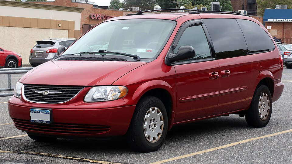 2003 Chrysler Town & Country LX, front 8.26.23