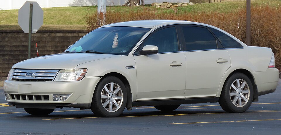 2008 Ford Taurus SEL, front left, 02-23-2023
