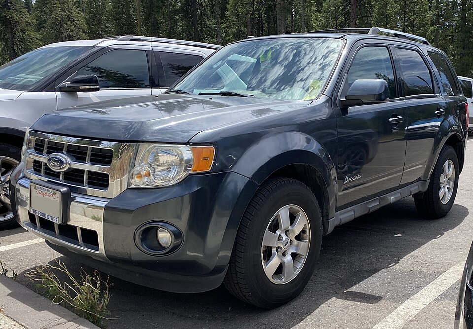 2009 Ford Escape Hybrid in Sterling Gray Clearcoat Metallic, front left, 08-09-2022