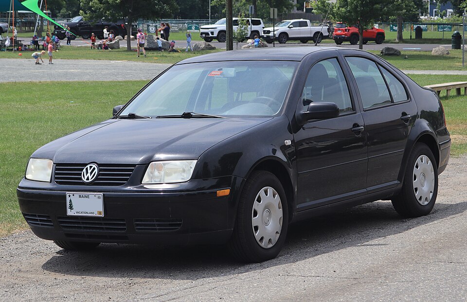 2003 Volkswagen Jetta GL in Black, front left, 07-07-2026