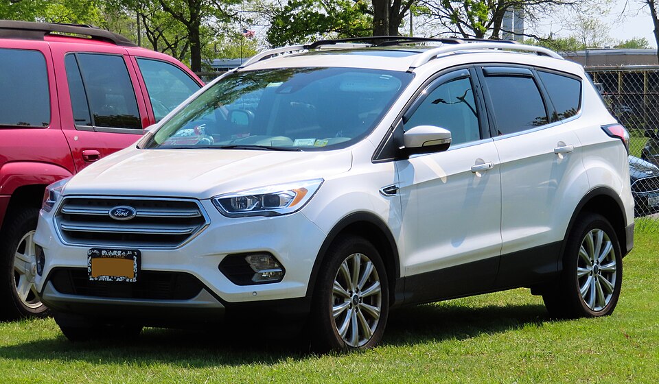 2018 Ford Escape Titanium 2.0L front 5.19.19