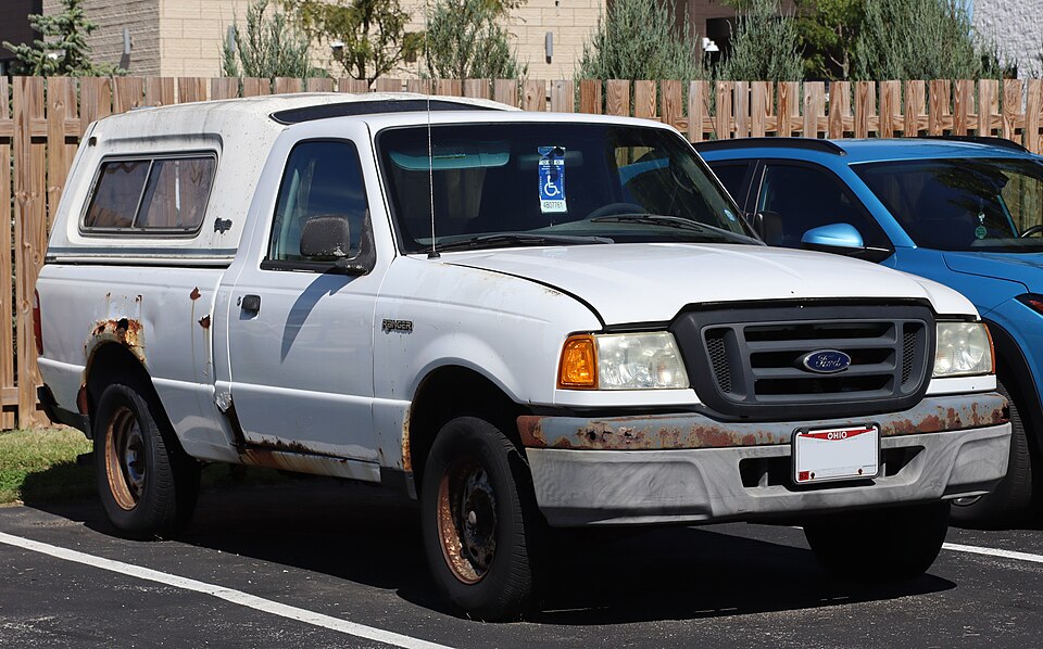 2004 Ford Ranger XLT Regular Cab in Oxford White, front right, 09-26-2026