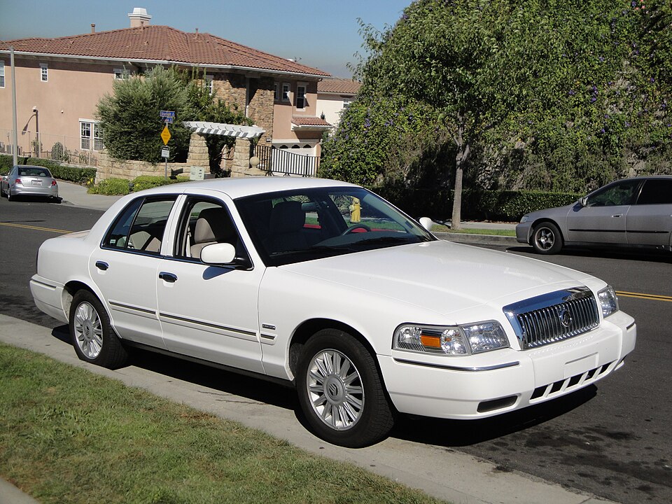2011 Mercury Grand Marquis (6255947466)