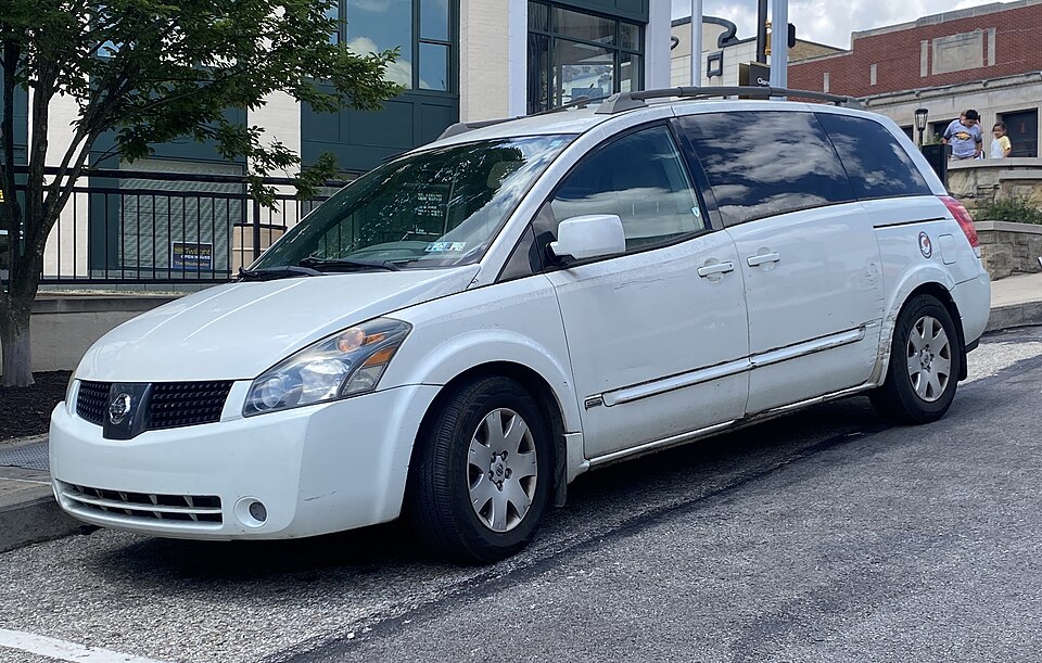 2006 Nissan Quest 3.5 S in Nordic White Pearl, front left, 07-07-2024