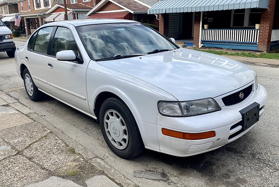 1996 Nissan Maxima GXE in Arctic White Pearl, front right, 3-24-2022