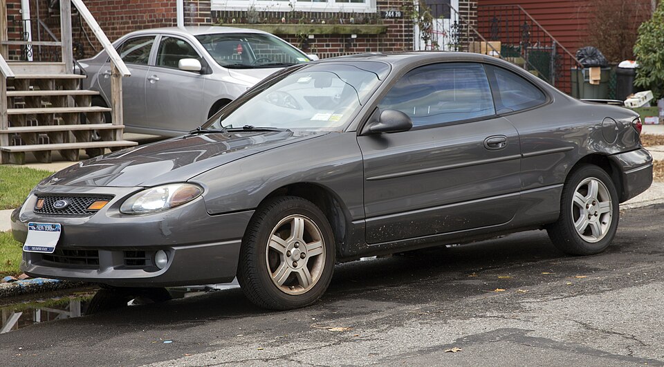 2003 Ford Escort ZX2 SE in grey, front left