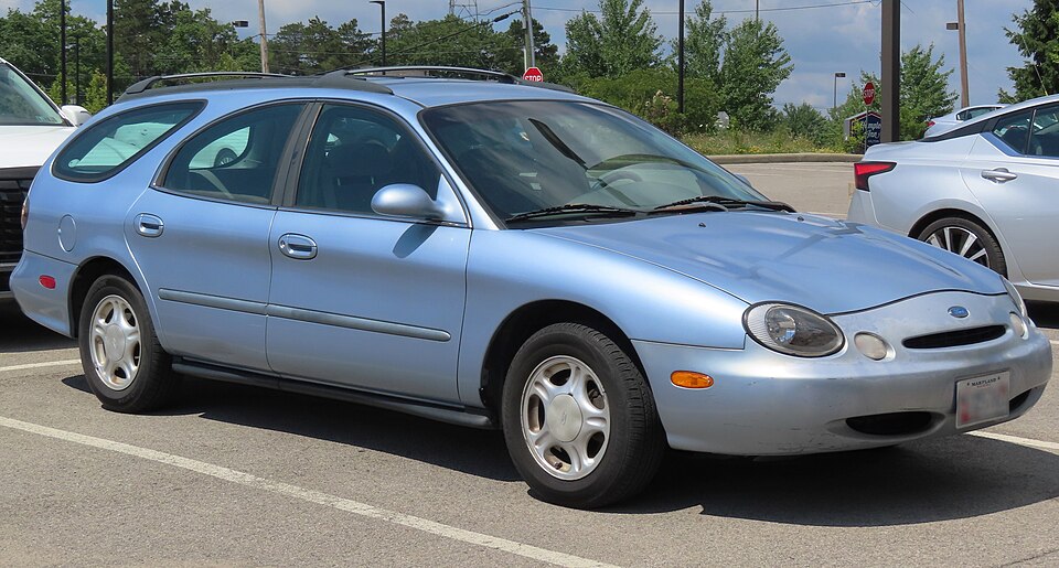1997 Ford Taurus GL wagon, front right, 07-13-2023