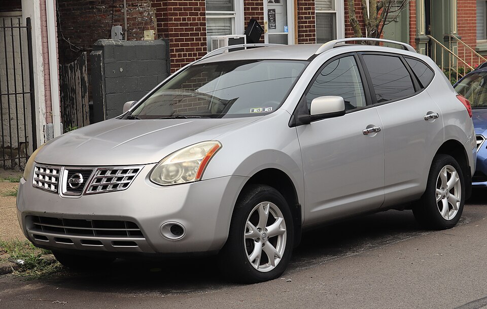 2010 Nissan Rogue SL in Silver Ice Metallic, front left, 07-17-2026