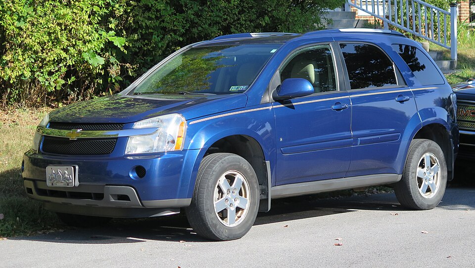 2009 Chevrolet Equinox in Navy Blue Metallic, front left, 09-20-2025