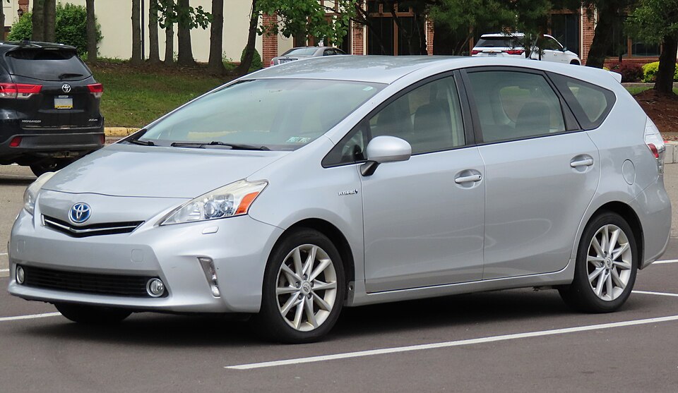 2012 Toyota Prius v Five, front left, 06-13-2023