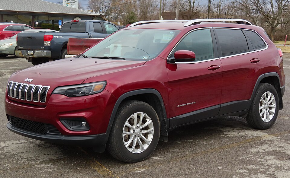 2019 Jeep Cherokee Latitude 4x4, front left, 02-17-2023