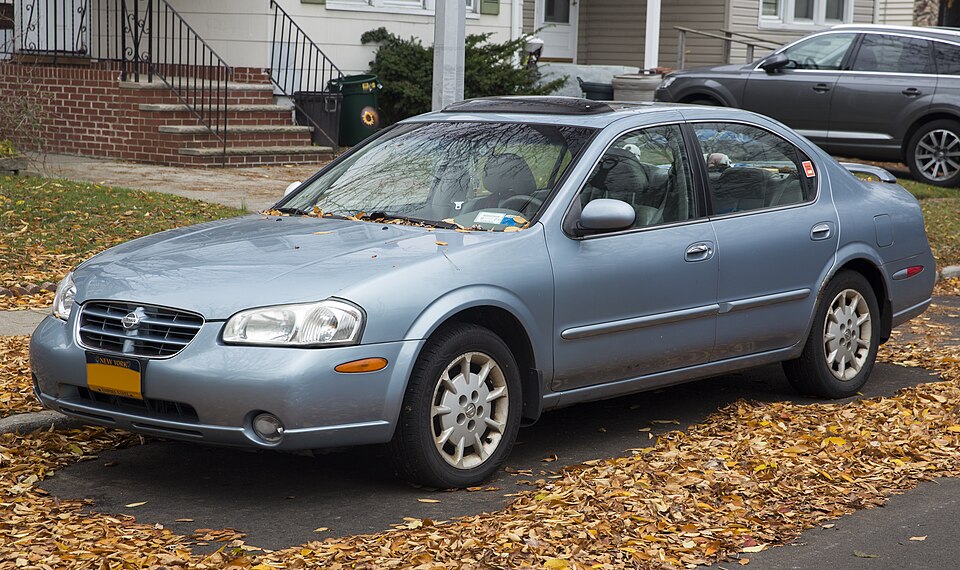 2000 Nissan Maxima GXE in Satin Blue Pearl Titanium Metallic, front left