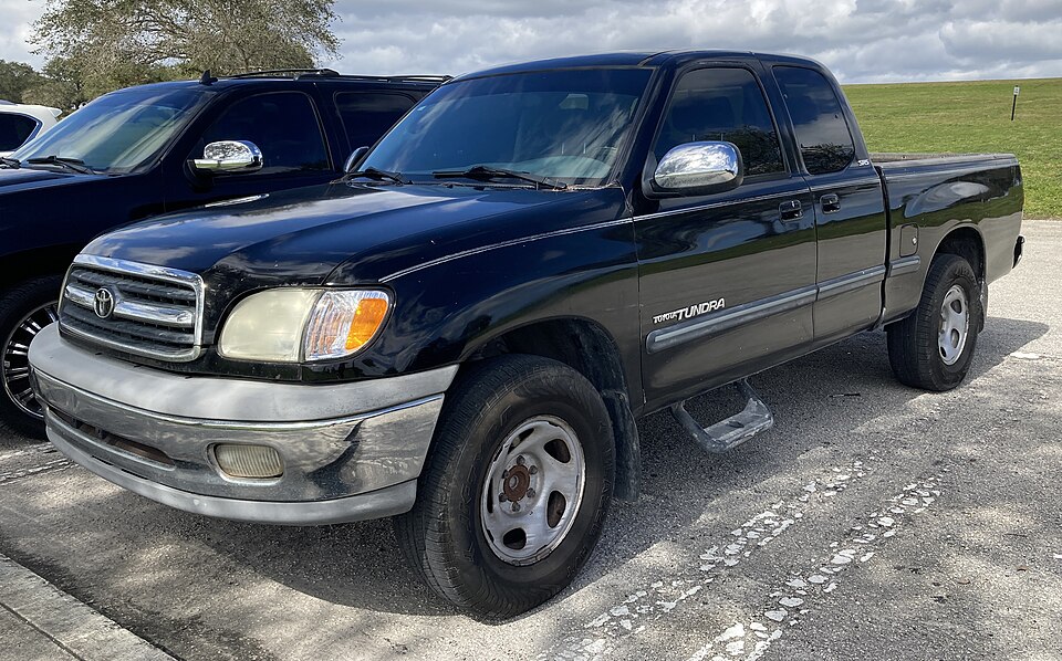 2002 Toyota Tundra SR5 Access Cab in Black, front left, 01-17-2022