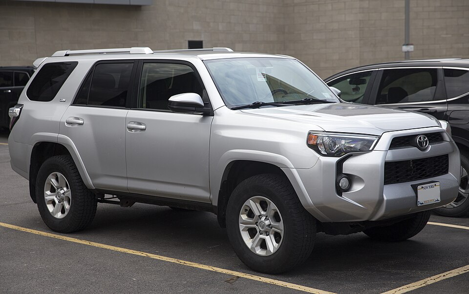 2015 Toyota 4Runner SR5 4WD in Classic Silver Metallic, front right