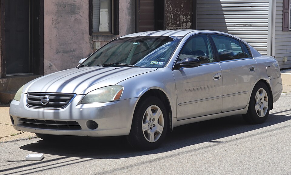 2003 Nissan Altima 2.5 S in Sheer SIlver Metallic, front left, 06-13-2026