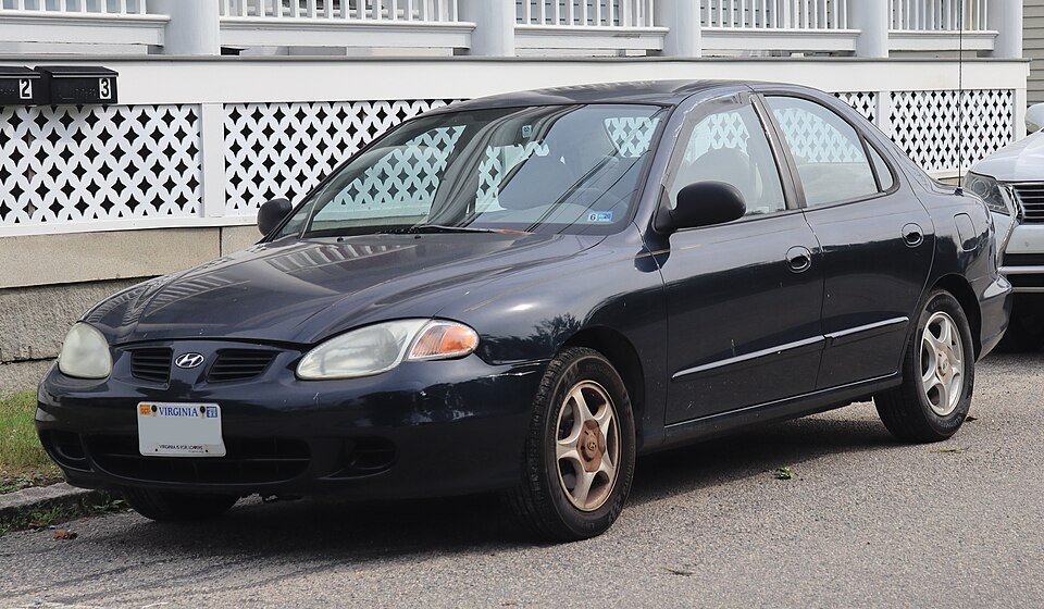 1999 Hyundai Elantra GL in Ebony Black, front left, 07-05-2026