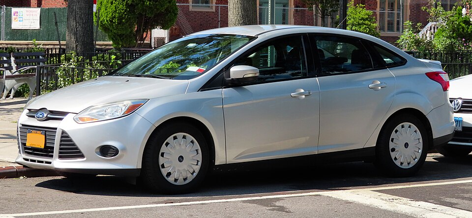 2014 Ford Focus SE sedan 2.0L, front 8.25.19
