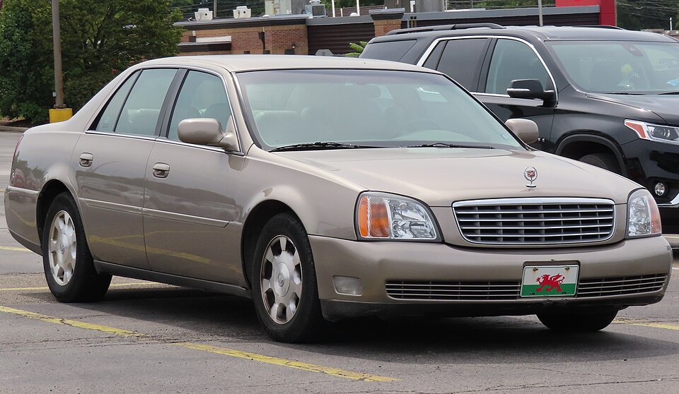 2002 Cadillac DeVille, front right, 09-10-2022