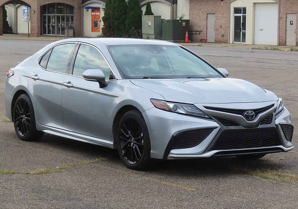 2023 Toyota Camry XSE, front right, 08-30-2026