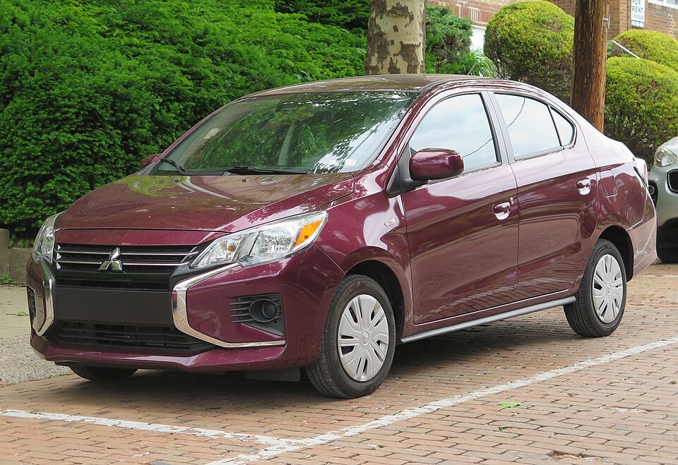 2024 Mitsubishi Mirage G4 ES in Wine Red Metallic, front left, 05-16-2026