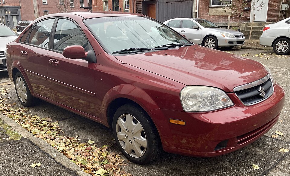 2008 Suzuki Forenza Convenience in Fusion Red Metallic, front right, 11-21-2021