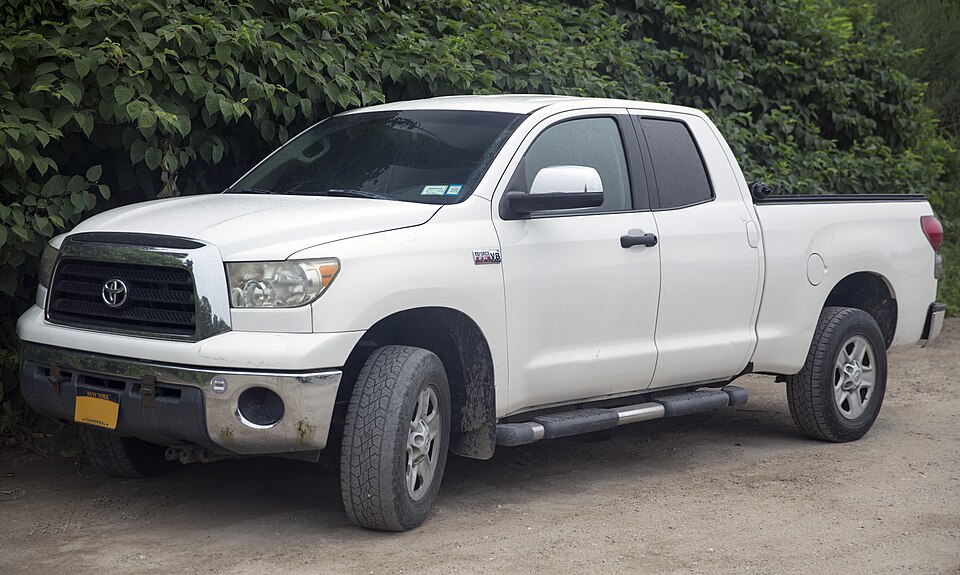 2009 Toyota Tundra SR5 4x4 Double Cab in Super White, front left