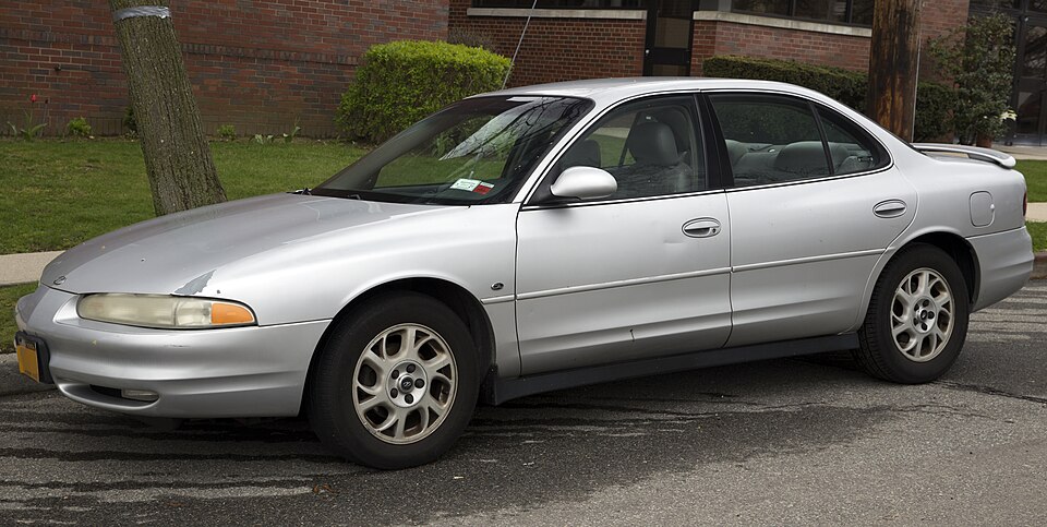 2002 Oldsmobile Intrigue GL in Silver, front left