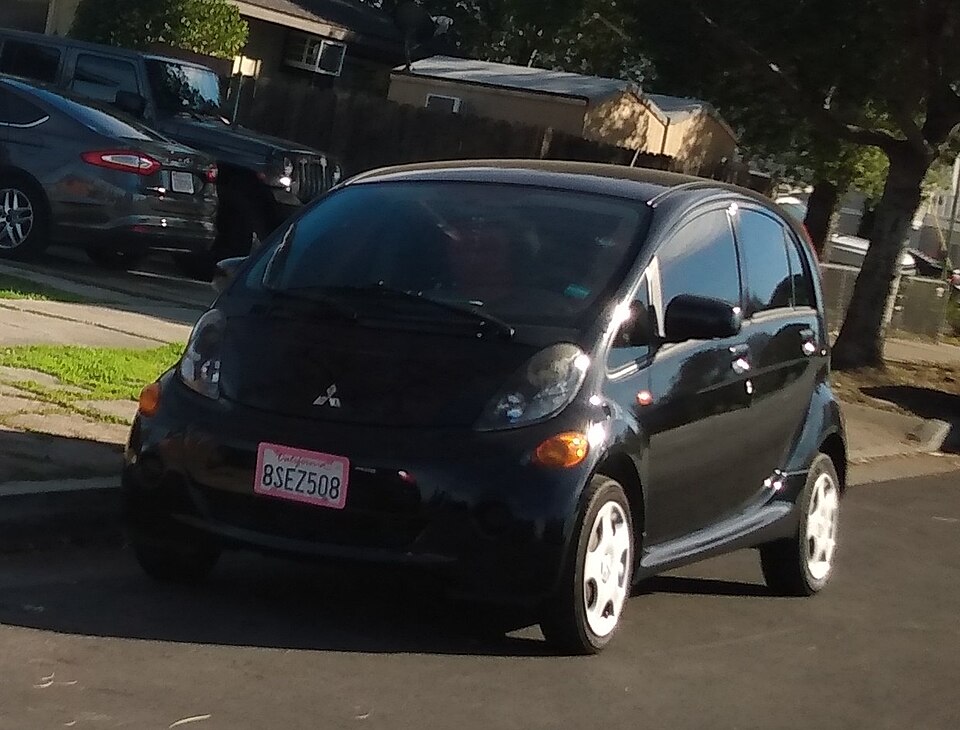 2012 Mitsubishi i-MiEV front