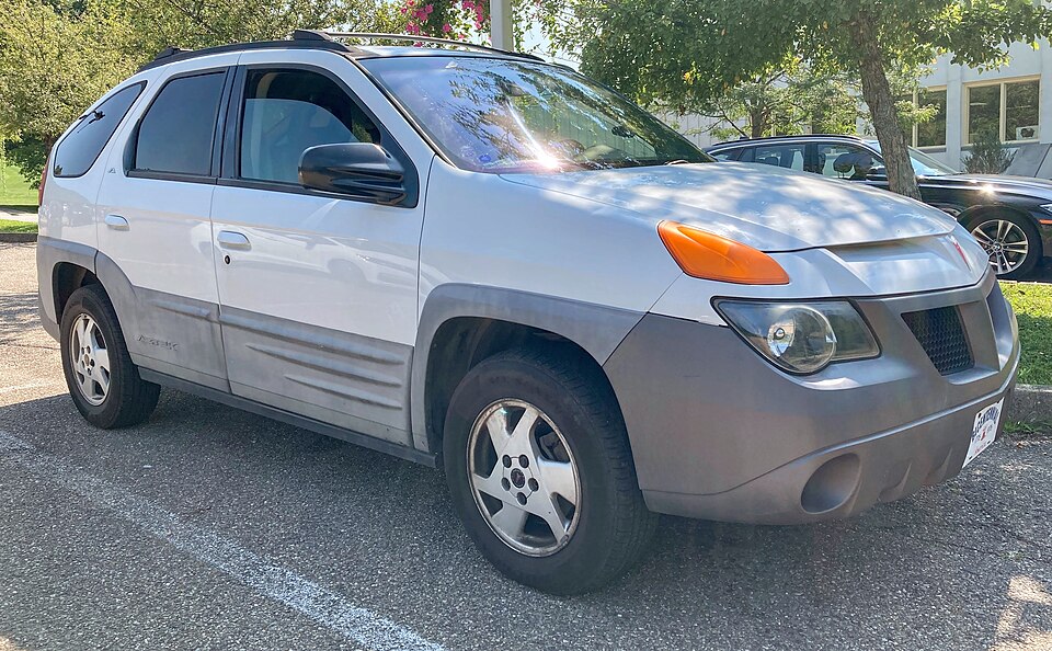 2001 Pontiac Aztek in Pewter Metallic, front right, 8-22-2021