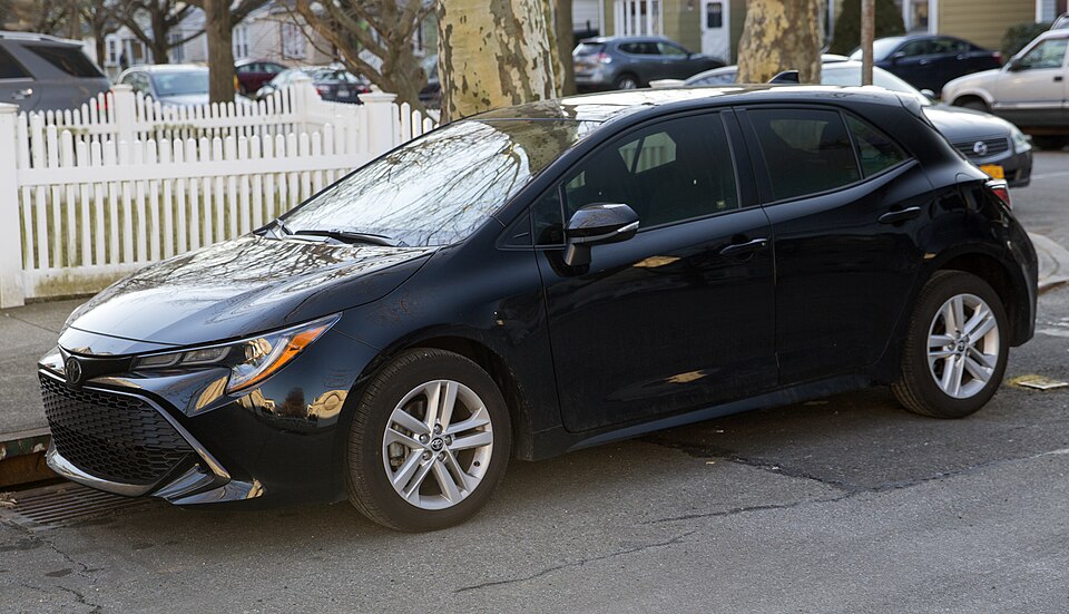 2019 Toyota Corolla Hatchback SE, Midnight Black, front left