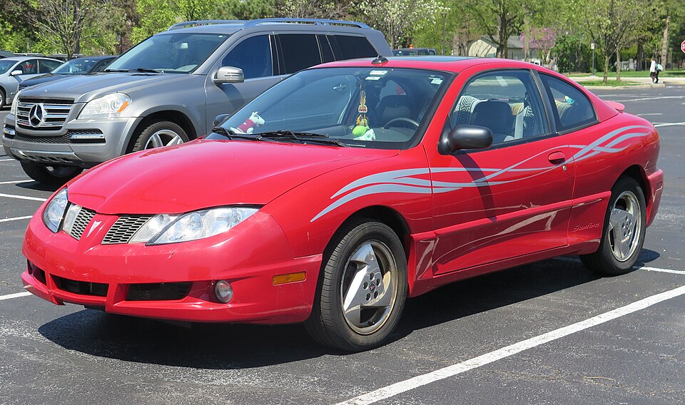 2004 Pontiac Sunfire Special Edition in Victory Red, front left, 04-27-2025