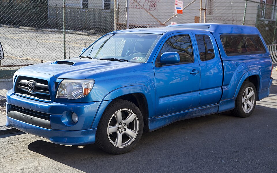 2005 Toyota Tacoma X-Runner Extended Cab in Speedway Blue Met., front left