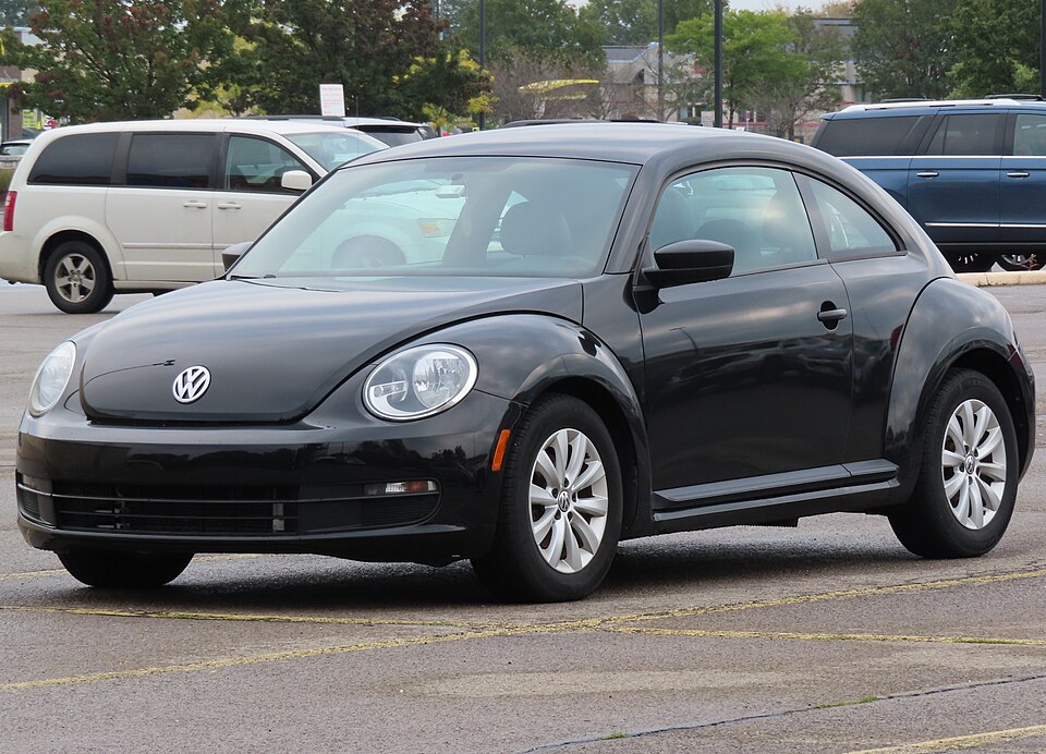 2015 Volkswagen Beetle 1.8T, front left, 10-13-2024