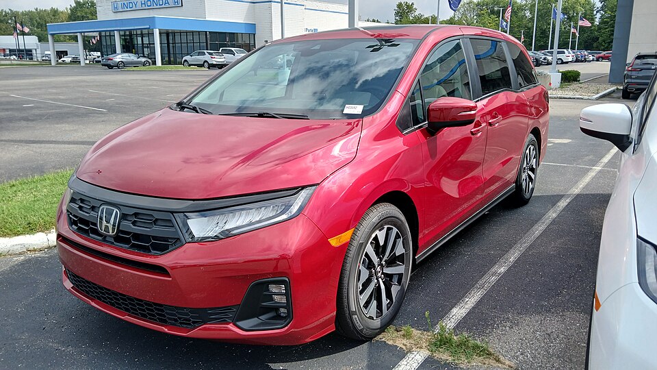2025 Honda Odyssey front view