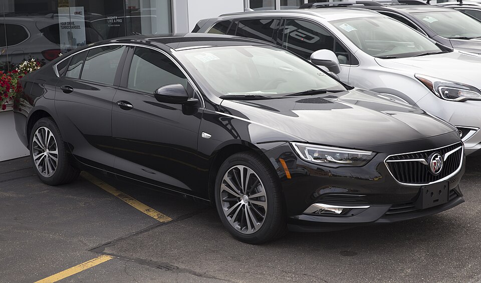 2018 Buick Regal Sportback Preferred II FWD, Ebony Twilight Metallic, front right