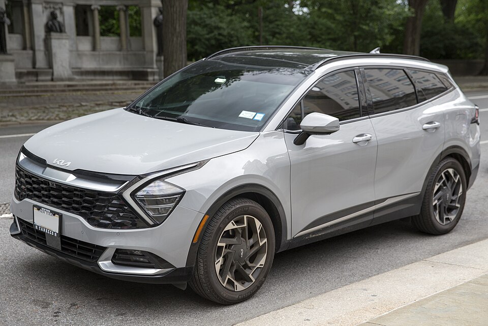 2023 Kia Sportage SX-Prestige in Wolf Gray, front left