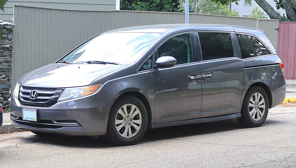 2015 Honda Odyssey EX in Modern Steel Metallic, front left, 07-04-2026