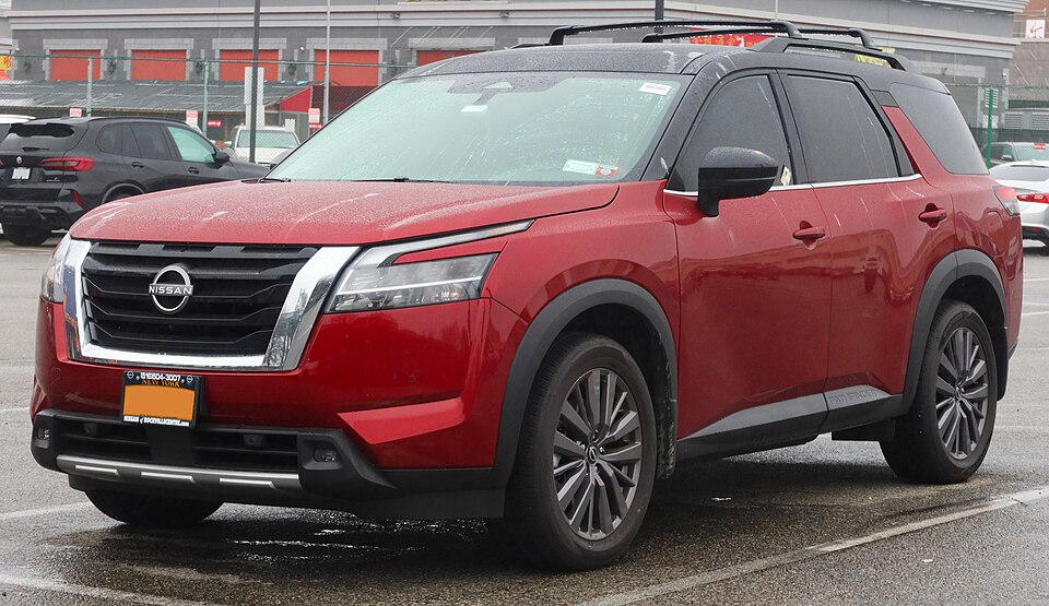 2023 Nissan Pathfinder SL, front 4.5.23