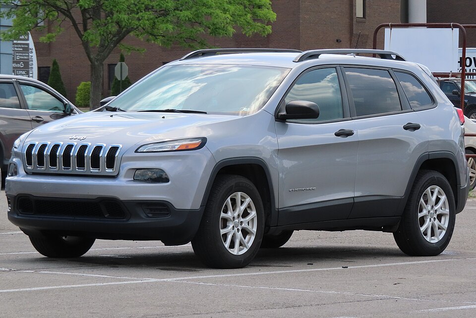 2016 Jeep Cherokee Sport, front left, 05-24-2024