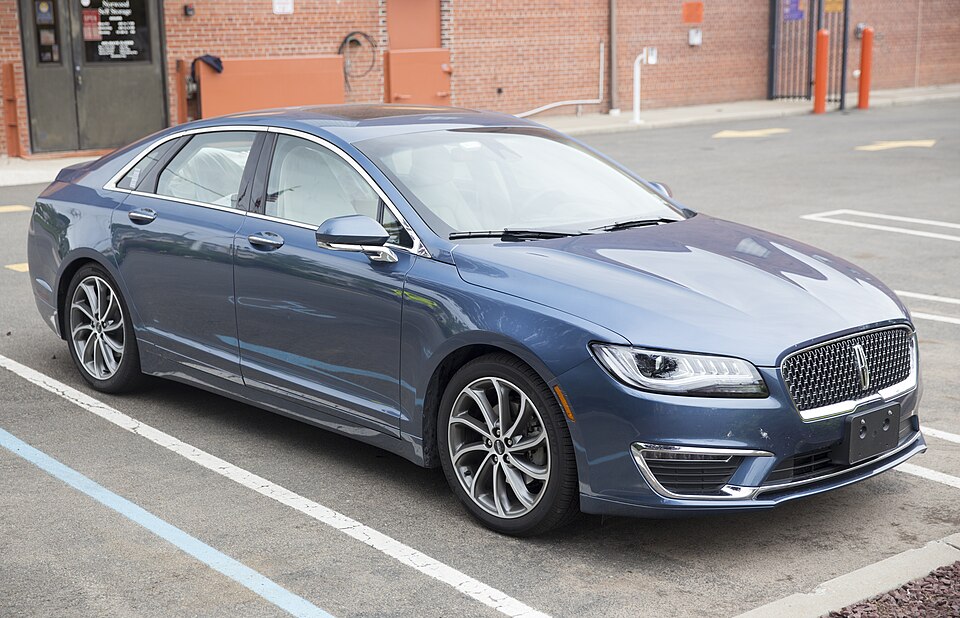 2019 Lincoln MKZ Reserve I Plus in Blue Diamond Metallic, front right