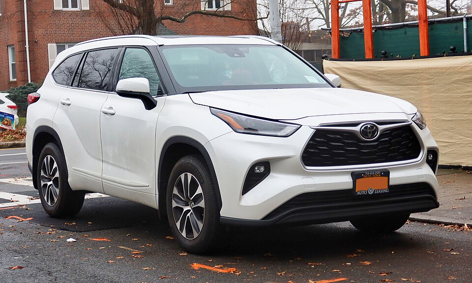 2021 Toyota Highlander XLE AWD, front 12.12.20