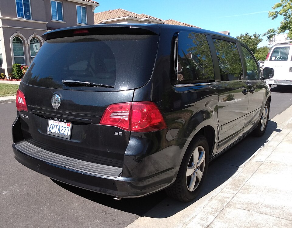 2011 Volkswagen Routan SE